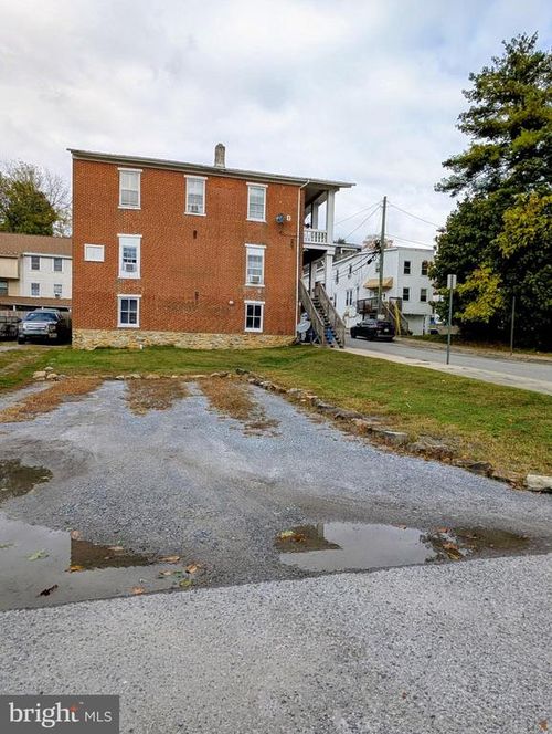 321 Front Street, PARKESBURG, PA, 19365 | Card Image