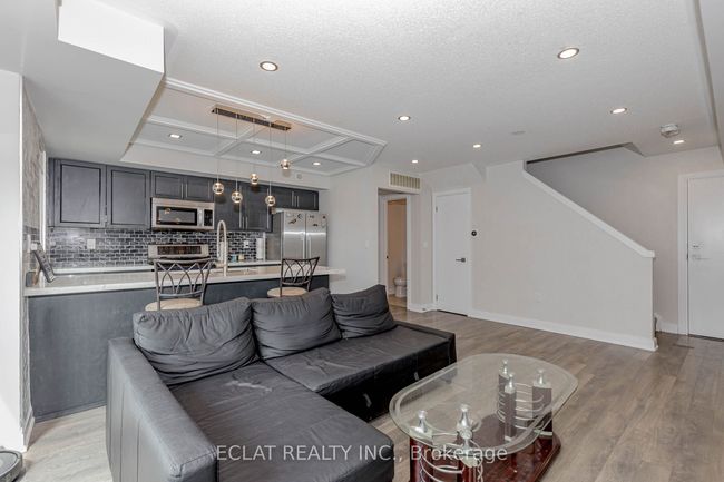 100 - 100 Dufay Rd, Condo with 2 bedrooms, 2 bathrooms and 1 parking in Brampton ON | Image 7