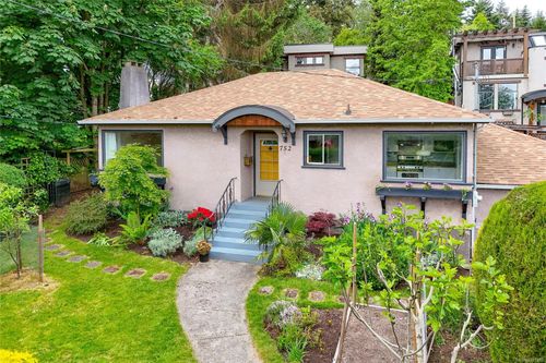 1-752 Lampson St, Esquimalt, BC, V9A6A6 | Card Image