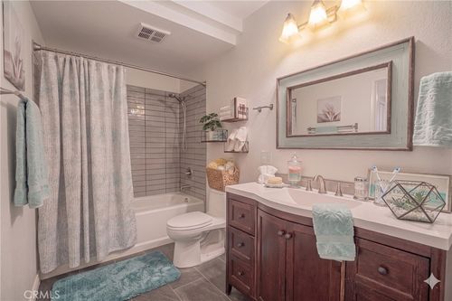 17-1342 E Hillcrest Dr, Thousand Oaks, CA, 91362-2562 | Card Image