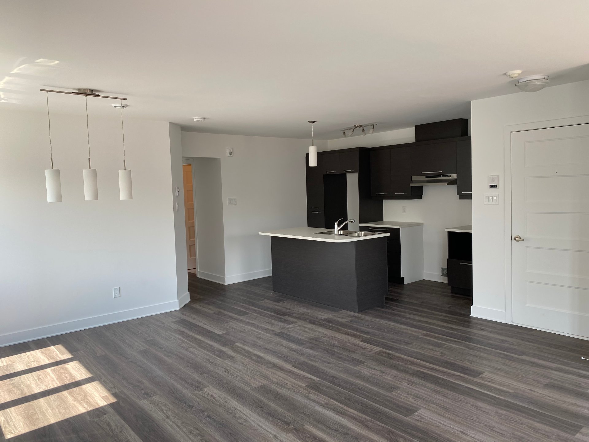 Residential Lease in Les Coteaux 3