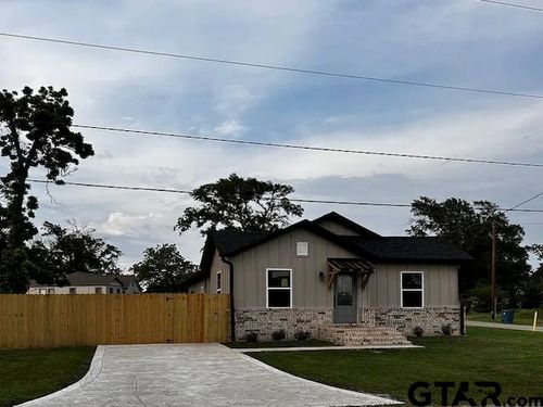 207 Oaklawn Dr, Henderson, TX, 75652-2682 | Card Image