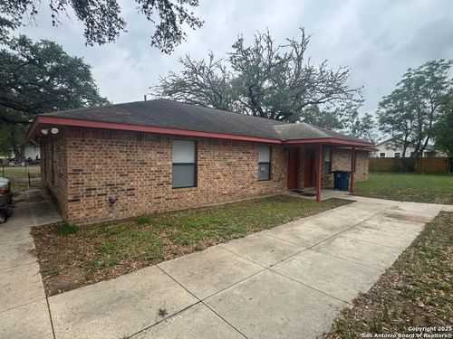 823 Dallas St, Pleasanton, TX, 78064-1915 | Card Image