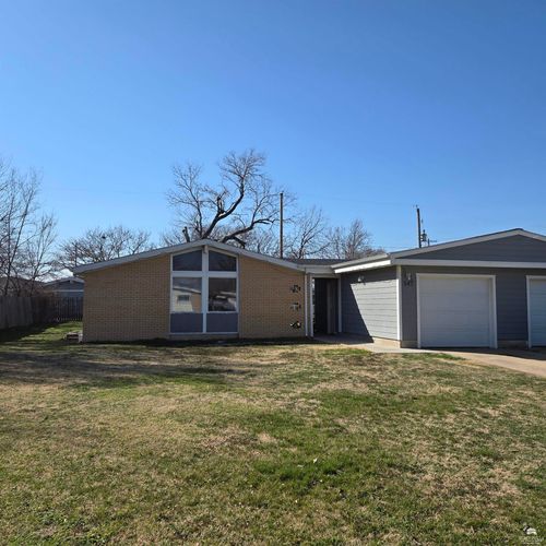 147-149 Hoover Ct, Salina, KS, 67401-7920 | Card Image