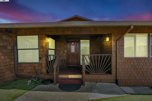 90 Robinhood Dr, Novato, CA, 94945-3463 | Card Image