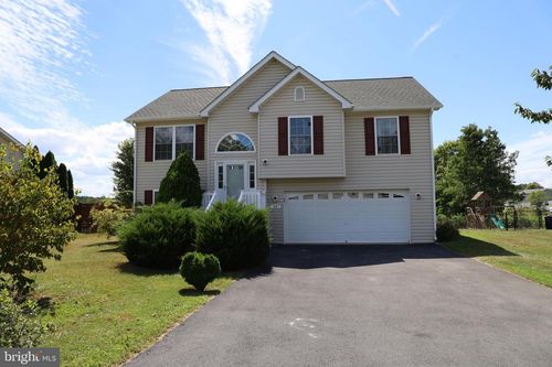 92 Embassy Ct, MARTINSBURG, WV, 25405-4002 | Card Image