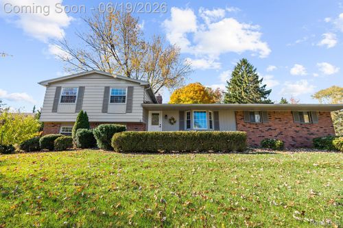 373 Bellarmine Dr, Rochester Hills, MI, 48309-1208 | Card Image