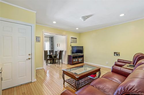 fl-15-21 W 38th St, New York, NY, 10018-2208 | Card Image