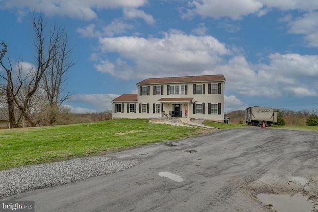 6295 Venture Ct, House other with 4 bedrooms, 4 bathrooms and null parking in Slatington PA | Image 5