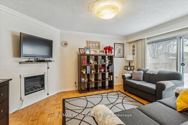 126 Charters Rd, House other with 5 bedrooms, 4 bathrooms and 2 parking in Brampton ON | Image 5