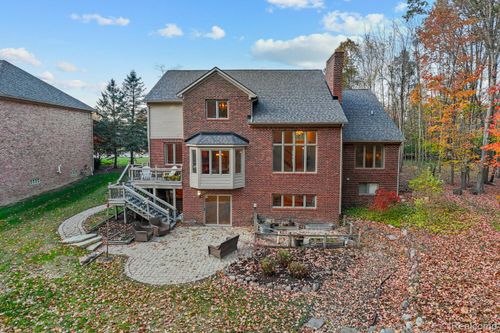 30425 Munger Dr, Livonia, MI, 48154-3270 | Card Image