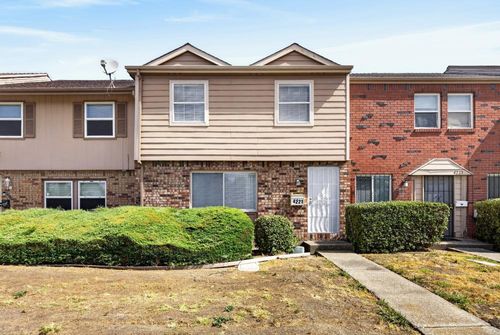 4221 Brookfield Dr, Sacramento, CA, 95823-3504 | Card Image