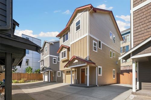 126 N 101st St, Seattle, WA, 98133-9110 | Card Image
