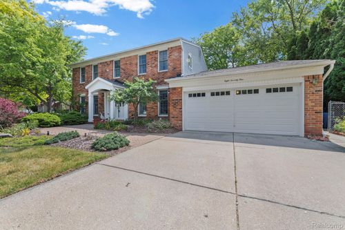 871 Spartan Dr, Rochester Hills, MI, 48309-2530 | Card Image