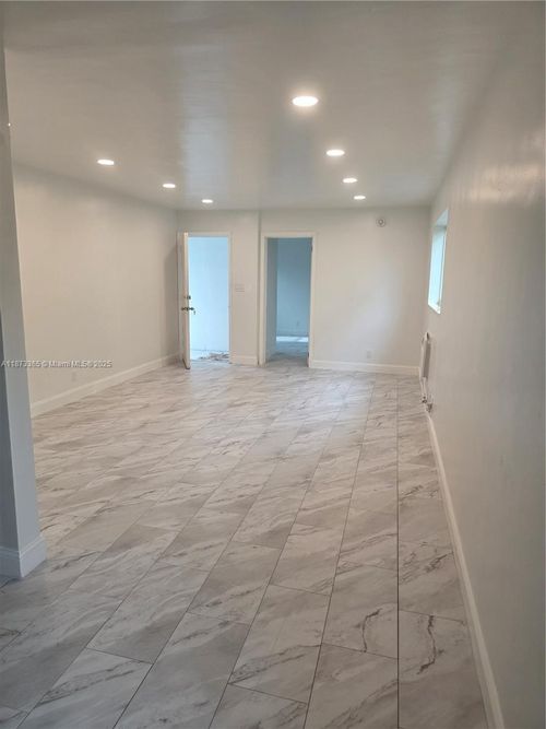 apt-5-411 Se 3rd Ave, Hallandale Beach, FL, 33009-6450 | Card Image