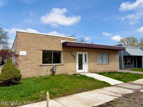 1202 Catalpa Dr, Royal Oak, MI, 48067-1127 | Card Image