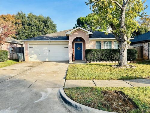 5911 Stone Meadow Court, Arlington, TX, 76017 | Card Image