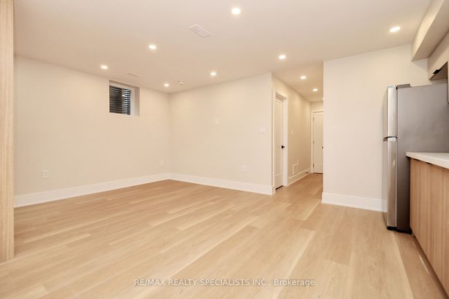 1048 Roosevelt Rd, House attached with 5 bedrooms, 6 bathrooms and 2 parking in Mississauga ON | Image 44
