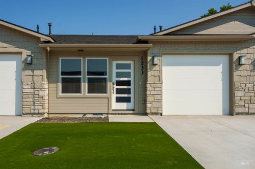 1233 Phillips Cir, Ontario, OR, 97914-3905 | Card Image