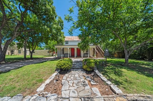 418 W Austin St, Fredericksburg, TX, 78624-3208 | Card Image