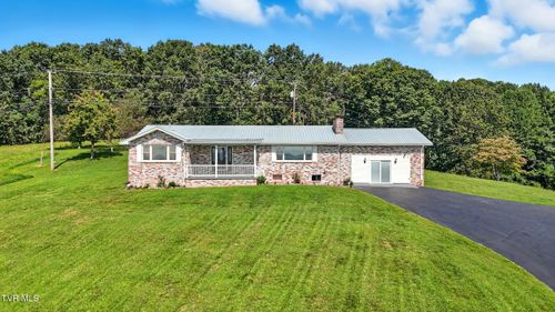 2067 High Point Rd, Castlewood, VA, 24224-5588 | Card Image