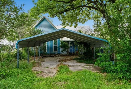 304 E Brazos St, Groesbeck, TX, 76642-1410 | Card Image