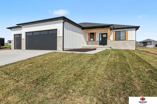 7942 Ponce Dr, Lincoln, NE, 68516-4412 | Card Image