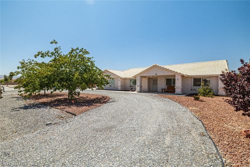 1671 E Blackhorn St, Pahrump, NV, 89048-8119 | Card Image