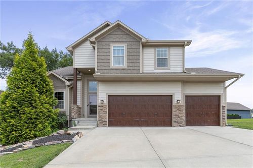 115 E Maple St, Lone Jack, MO, 64070-9319 | Card Image