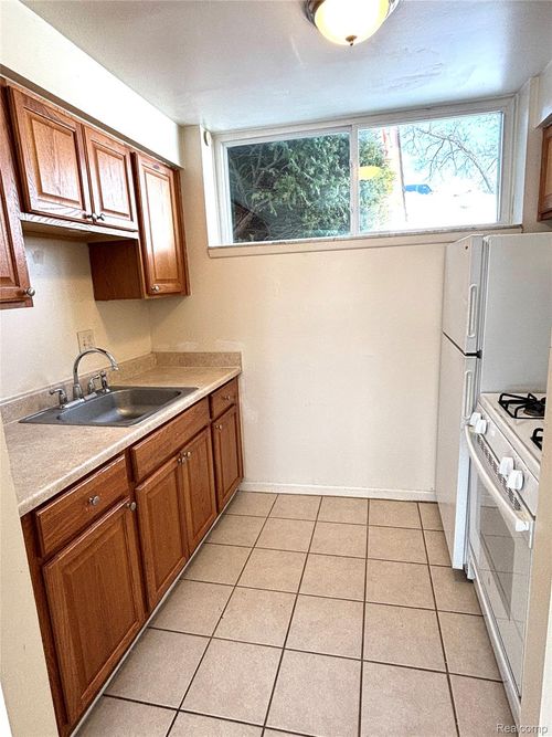 156 Summit View Ct, White Lake, MI, 48386-3517 | Card Image