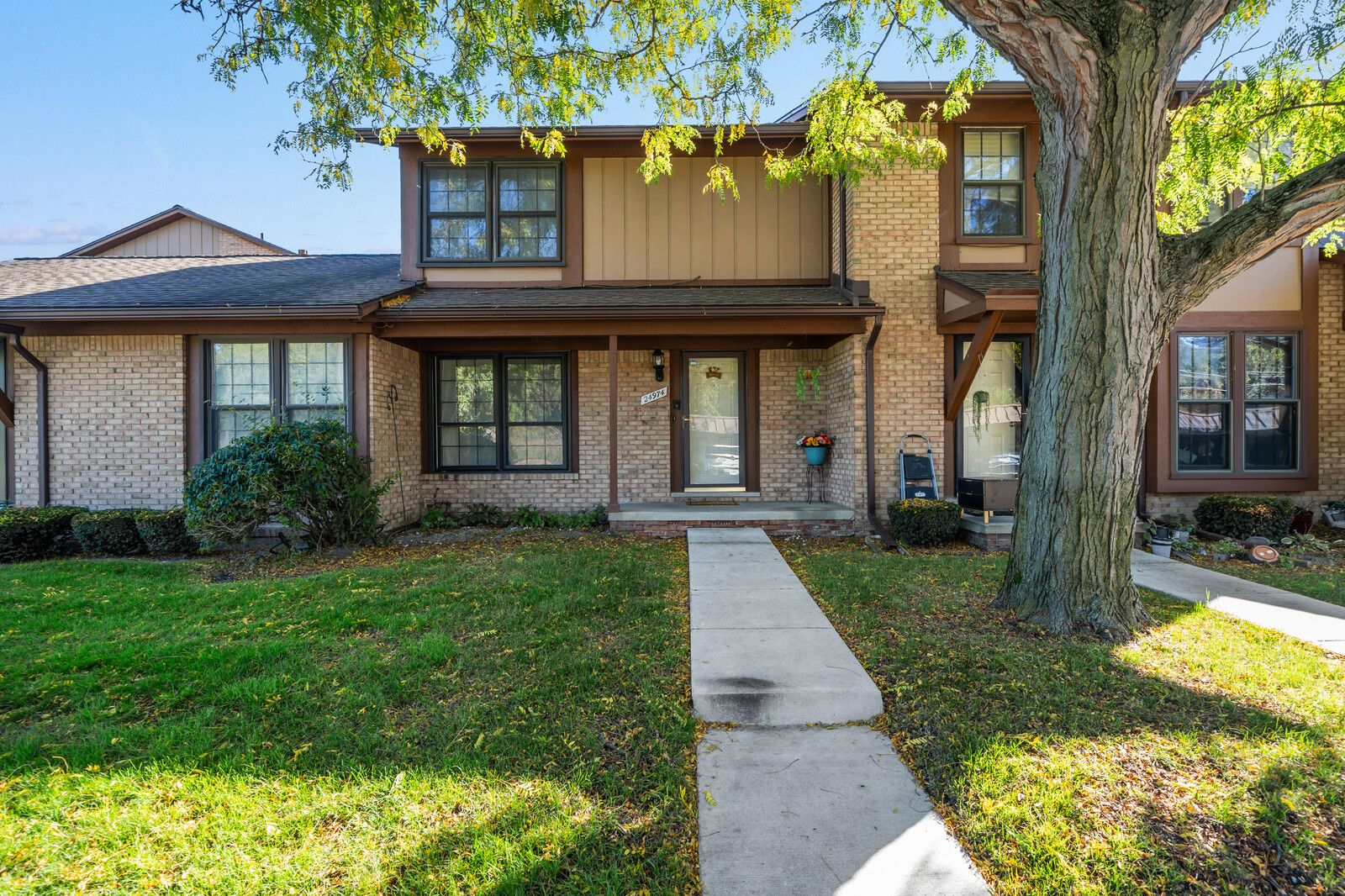 Chalk Farm Rd, Warren, MI 48091