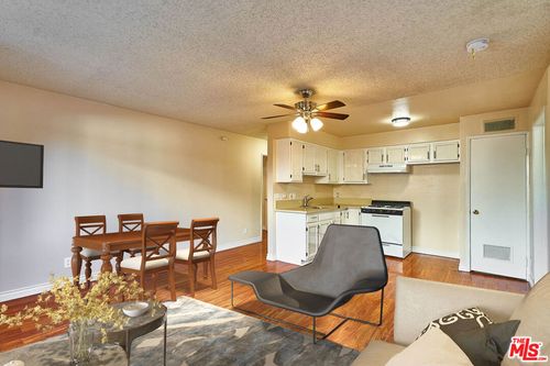 203-820 S St Andrews Pl, Los Angeles, CA, 90004-5029 | Card Image