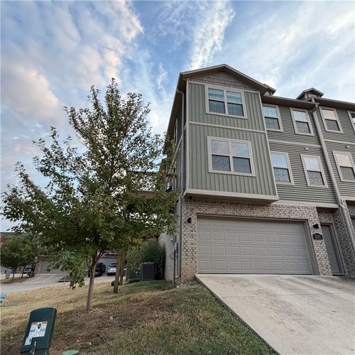 2787 W Blackstone Xing, Fayetteville, AR, 72704-5132 | Card Image