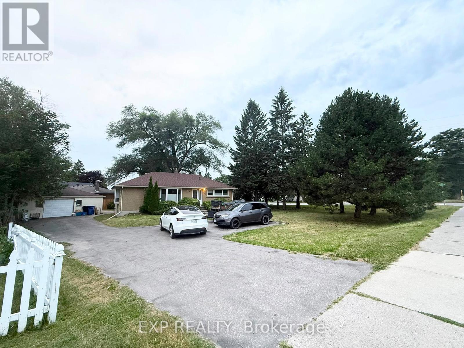 Residential Lease in Whitchurch-Stouffville (Stouffville) 2