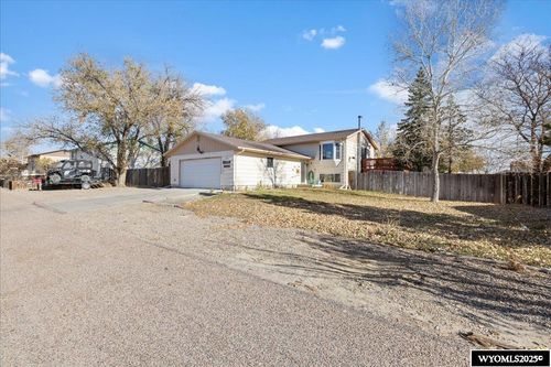 5015 Antelope Dr, Bar Nunn, WY, 82601-9490 | Card Image