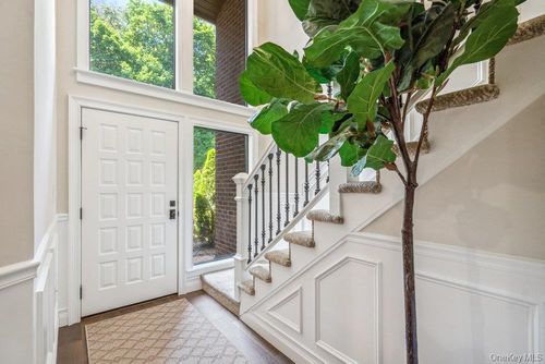 10 Pond View Ct, Jericho, NY, 11753-1127 | Card Image