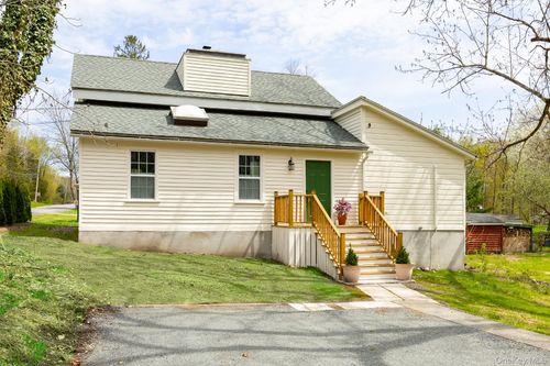 692 E Kerley Corners Rd, Red Hook, NY, 12571 | Card Image