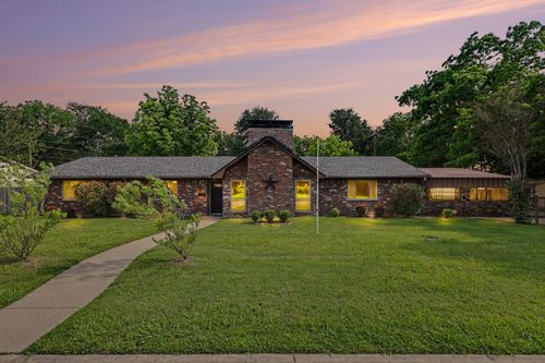 805 Wes Michael Rd, Bonham, TX, 75418-2737 | Card Image