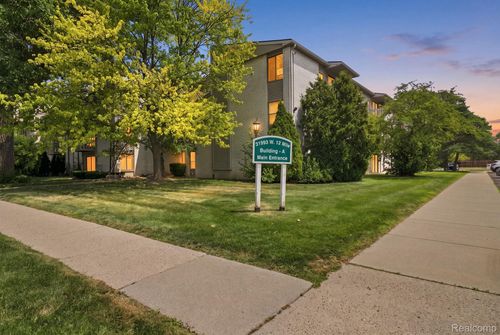 208-31993 W 12 Mile Rd, Farmington Hills, MI, 48334-3635 | Card Image