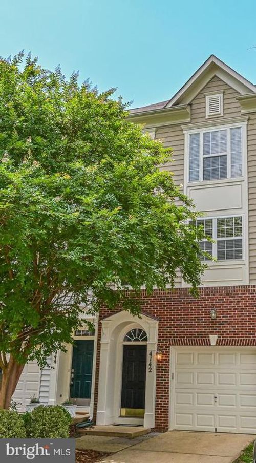 4142 Timber Log Way, FAIRFAX, VA, 22030-8531 | Card Image
