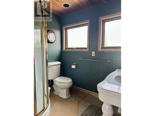 20101 20 Highway, House other with 3 bedrooms, 3 bathrooms and null parking in Nimpo Lake BC | Image 36