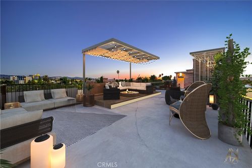 202-7018 Alabama Ave, Canoga Park, CA, 91303-2717 | Card Image