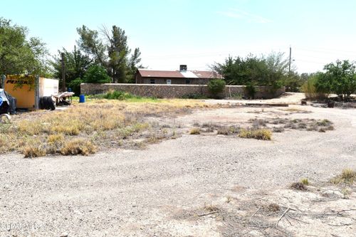529 Nichols Rd, Socorro, TX, 79927-1612 | Card Image