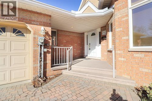 4612 Ascot Crt, Windsor, ON, N9G2M1 | Card Image