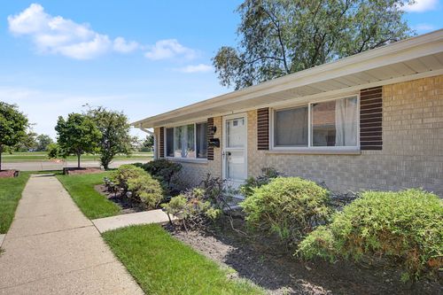 a-813 Valley Stream Dr, Wheeling, IL, 60090-7403 | Card Image