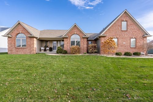 18 Nicholas Ct, Eldridge, IA, 52748-9592 | Card Image