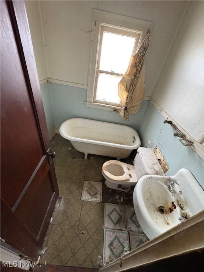 3180 E 134th St Cleveland, OH 44120 is a Duplex that needs a little TLC. Each unit has 2 bedrooms and 1 bathroom. One unit is on the first floor and the other on the second. | Image 7