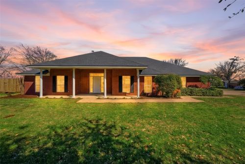 693 Mclaughlin Road, Woodway, TX, 76712 | Card Image