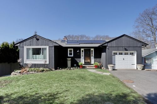 131 Lakeside Blvd, Oakland, NJ, 07436-3904 | Card Image