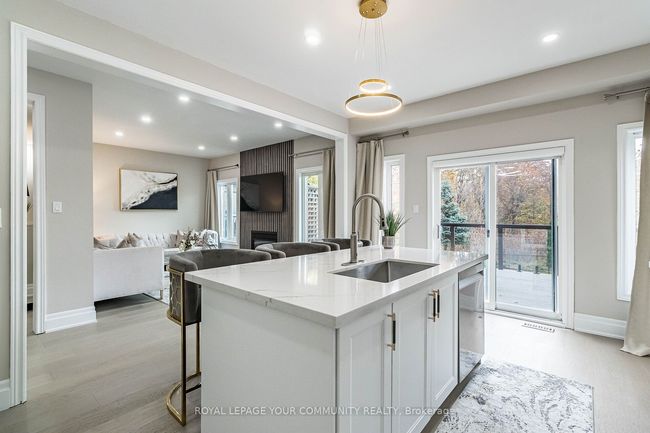 63 Regency View Hts, House other with 4 bedrooms, 4 bathrooms and 5 parking in Maple ON | Image 11